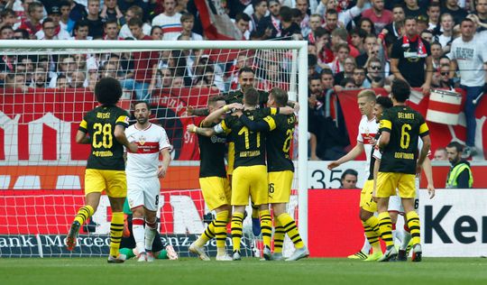 Borussia Dortmund hakt Stuttgart in de pan en blijft koploper, Leipzig haakt af