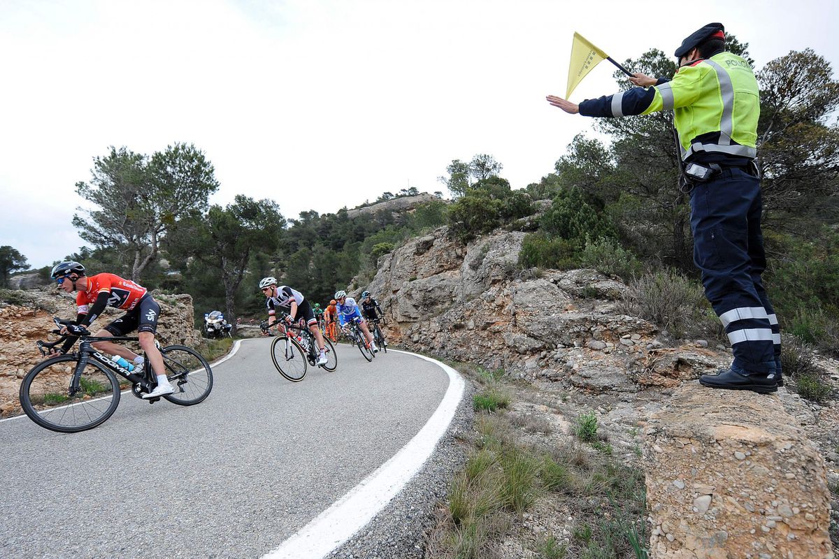 Organisatie laat 47 laatkomers slotetappe 'Catalonië' niet fietsen
