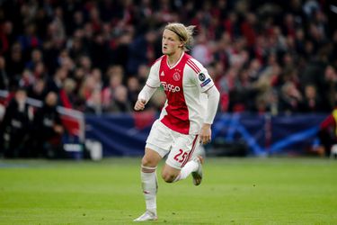 Kasper Dolberg verschaft duidelijkheid en vertrekt sowieso niet bij Ajax