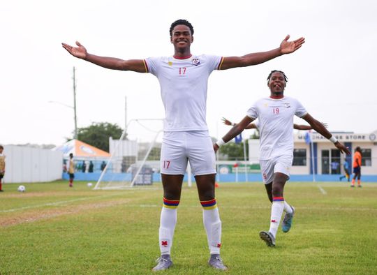 Amateurvoetballer van Alphense Boys maakt historische goals voor Bonaire