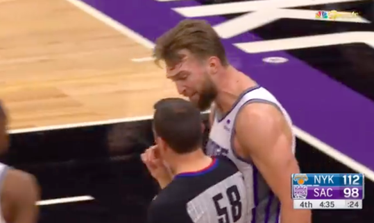 🎥 | NBA-ster Domantas Sabonis voor 1 duel geschorst vanwege duw aan scheids