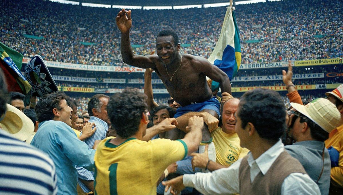 📸 | Voetbalwereld neemt afscheid van Pelé, Santos spant letterlijk en figuurlijk de kroon
