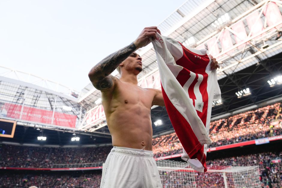 🎥 | Antony kijkt heel goed naar idool Neymar: op deze manier pakte de Ajacied 2 keer geel