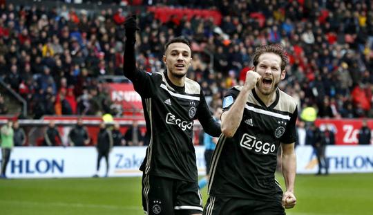 🎥 | Noussair Mazraoui plaagt Daley Blind: 'Dan hebben we dit gezeik niet'