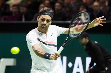 Federer knokt zich in uitverkocht Ahoy langs Kohlschreiber naar kwartfinale (video's)