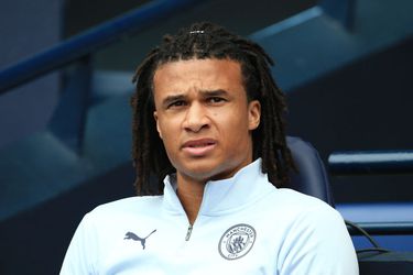 'Chelsea moet flink bedrag betalen aan Manchester City voor Nathan Aké'