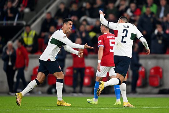 Portugal mét bloedende Ronaldo verpulvert Tsjechië en pakt leiding in Nations League-groep