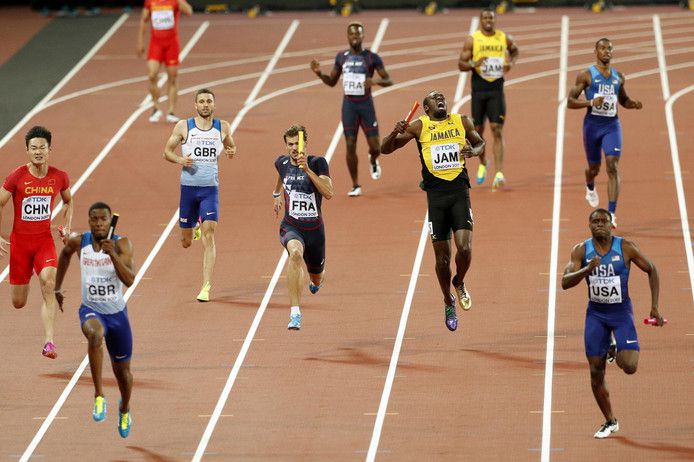 DRAMA! Bolt struikelt in afscheidssprint, Groot-Brittannië wint estafette (video)