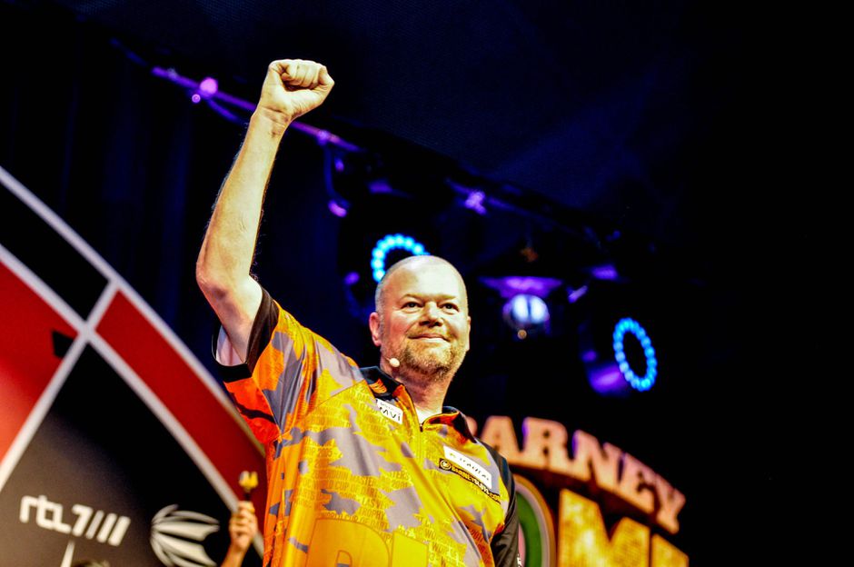 Het duurde 9 wedstrijden, maar Van Barneveld heeft zijn 1e online-zege te pakken