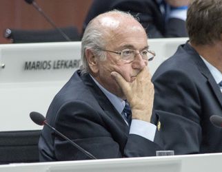 Blatter veegt vloer aan met Infantino en krijgt Twitter over zich heen: 'Pot verwijt de ketel'