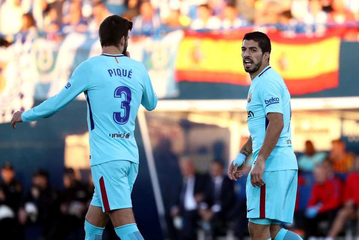 Barça is het niet eens met kaarten Suárez en Piqué
