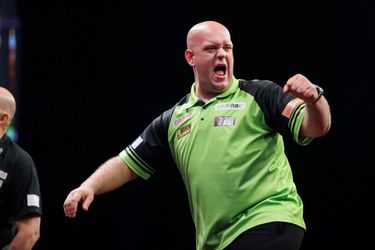 🎥 | Bam! Michael van Gerwen pakt revanche op Wade en staat in 8e Premier League-finale