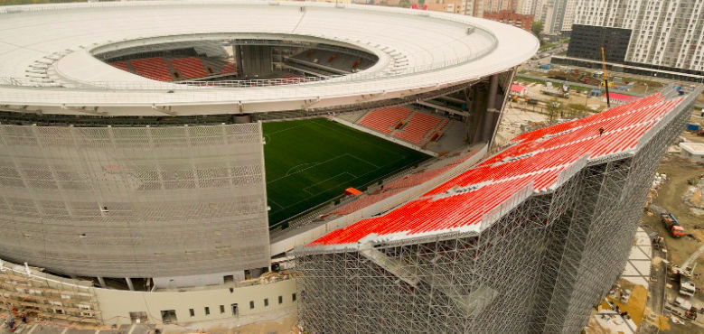 Tribune WK-stadion Yekaterinburg is gewoon een steiger (foto's)