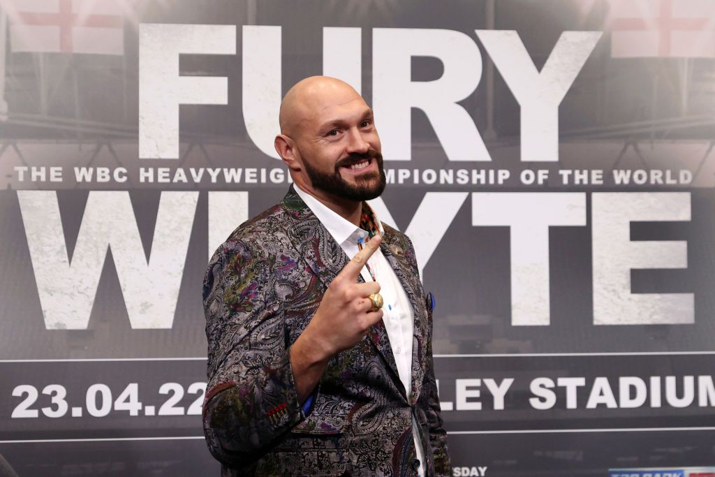 Boksicoon Tyson Fury hint op afscheid: 'Ik koop een gigantisch jacht in het buitenland'