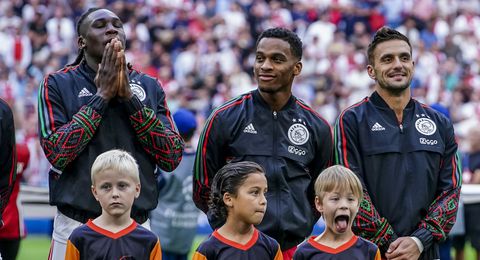 'These are the Champiooons!' Champions League-hymne moet je zelf aanzetten bij Liverpool - Ajax