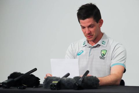 Cricketheld stapt op na versturen van seks-sms'jes