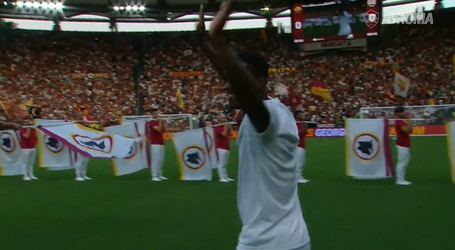 🎥 | Prachtig moment voor Georginio Wijnaldum: middenvelder krijgt groots onthaal in stadion AS Roma