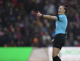 Geschiedenis in de Premier League: voor het eerst vrouwelijke scheidsrechter aangesteld