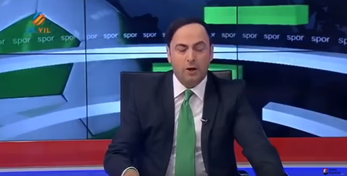 Presentator barst in tranen uit als hij hoort dat Konyaspor niet degradeert (video)