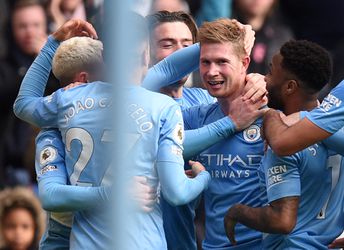 🎥 | Manchester City ruikt nieuwe Premier League-titel na nipte zege op Chelsea