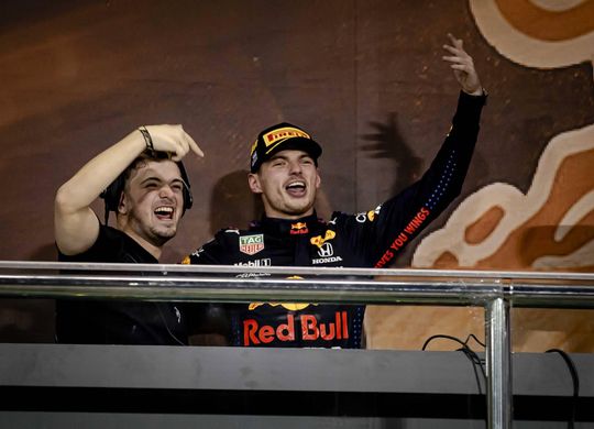 Celebrity party! Max Verstappen feest met Rico Verhoeven, Martin Garrix en Ali B