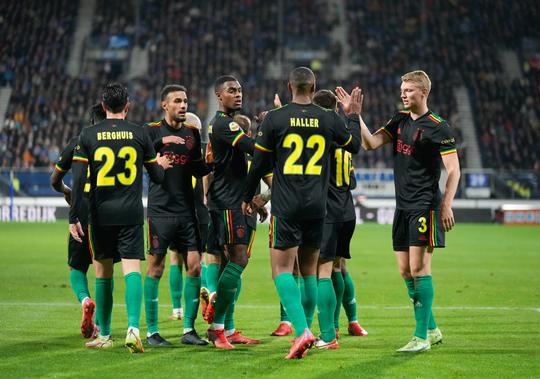 Ajax herstelt zich bij Heerenveen van nederlaag tegen FC Utrecht en lijkt klaar voor Dortmund