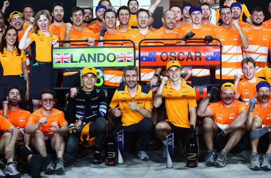 Toch niet alle prijzen voor Max Verstappen: McLaren pakt in Qatar record af van Red Bull