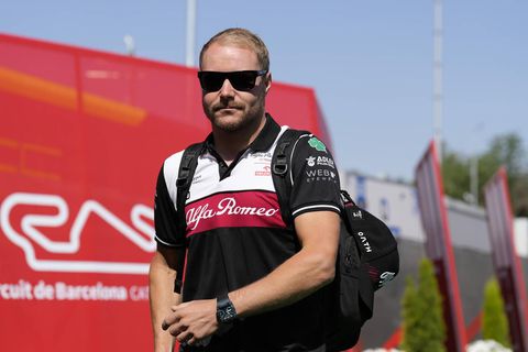 Blote billen-foto Valtteri Bottas levert DUIZENDEN euro's op voor goed doel: 'Snap er niks van'