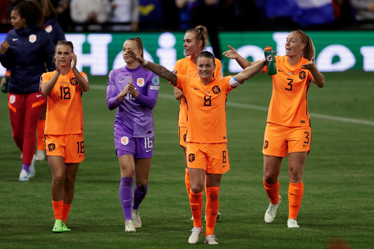 TV-gids: bekijk hier of de Oranje Leeuwinnen de kwartfinales van het EK halen