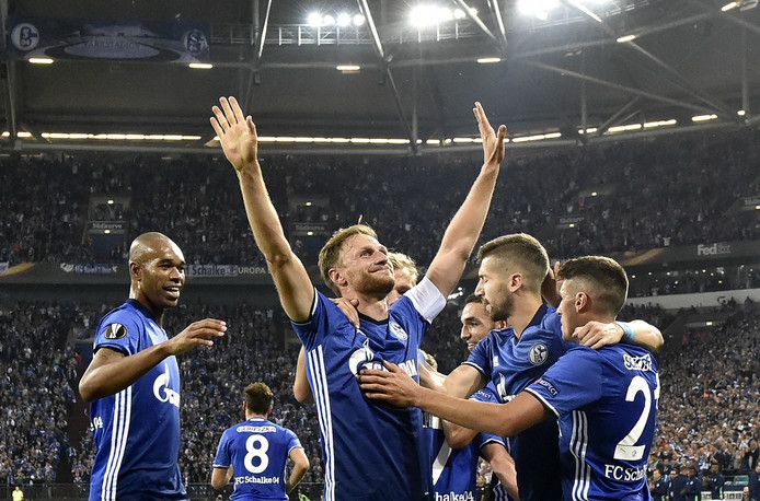 Schalke weet in Europa wel wat winnen is, Nice verliest