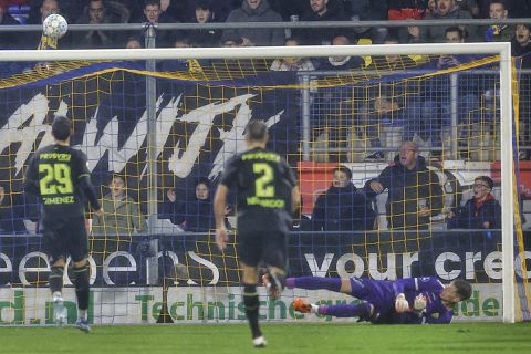 Panenka van Santiago Giménez stond al even vast: 'Ik oefen er veel op'