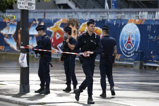 📸 | Franse politie zet PSG-stadion af vanwege komst Messi