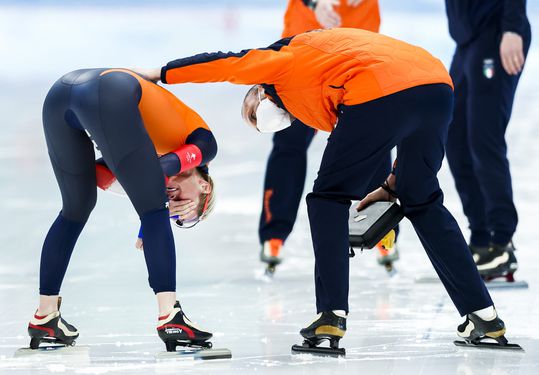 Schaatswereld onder de indruk van 'vette rit' Irene Schouten: 'Terechte olympisch kampioene!'