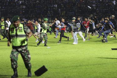 🎥 | 174 doden(!) bij rellen voetbalwedstrijd in Indonesië