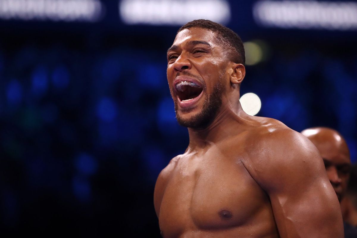 Anthony Joshua wint na twee jaar eindelijk weer bokspartij en roept om Fury