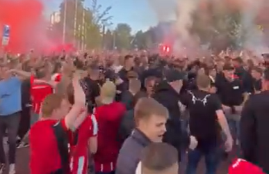 🎥 | PSV-fans maken er dik feestje van vlak voor Benfica-thuis