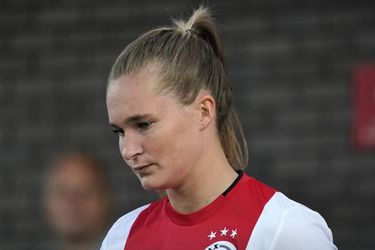 Van Lunteren (27) is zwanger: ‘Ik wil terugkeren en actief blijven in profvoetbal’