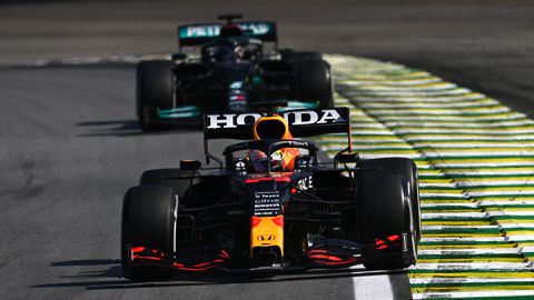Definitief géén straf voor Verstappen na duel met Hamilton