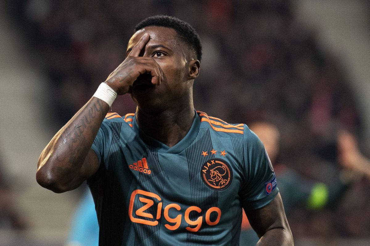 Ten Hag over Promes tegen AZ en wintertransfers bij Ajax