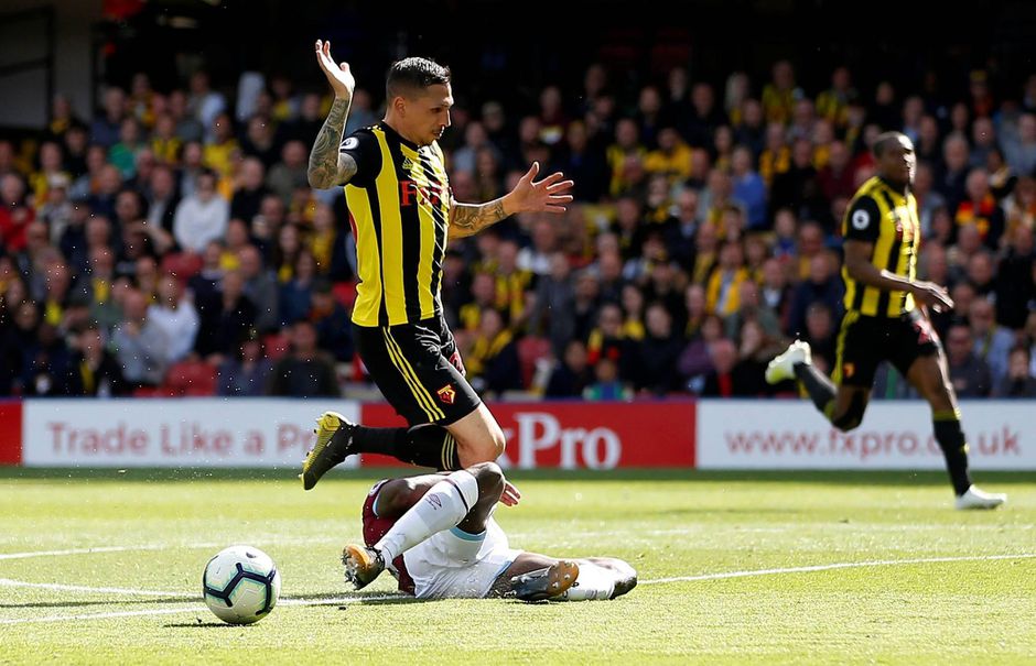 Watford-speler Holebas dreigt FA Cup-finale te moeten missen door rode kaart
