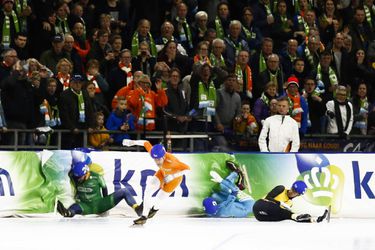 Schaatsers Schouten en Hekman krijgen een standje na fittie in Thialf