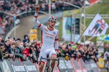 Hongerige Van der Poel op recordjacht in Hulst: '30 keer winnen in 1 seizoen is uniek' (video)