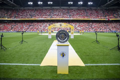 Eindelijk! Bij Johan Cruijff Schaal na 1,5 jaar weer uitfans in stadion