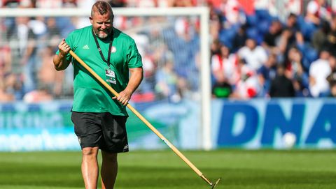Erwin Beltman blijft grasmeester van Feyenoord: 'De club helpt mij om mijn droom na te jagen'