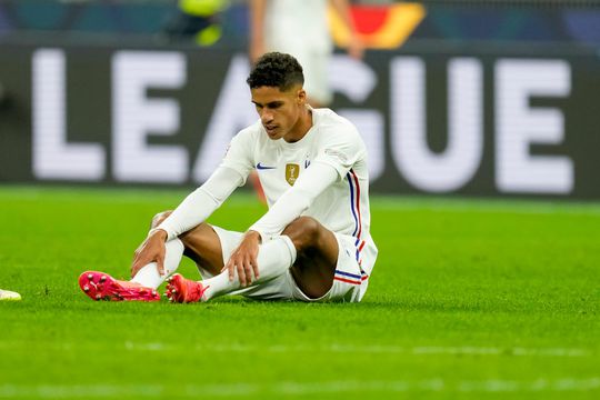 Slecht nieuws voor ManUnited-fans: Raphaël Varane weken in ziekenboeg