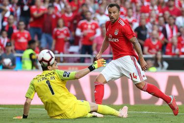 Benfica wint Portugese klassieker tegen Porto en verovert koppositie (video)