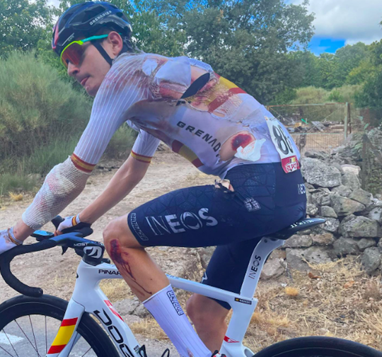 📸 | Renner Hart sneert naar voetballers: 'Toon deze foto aan een rollende clown'