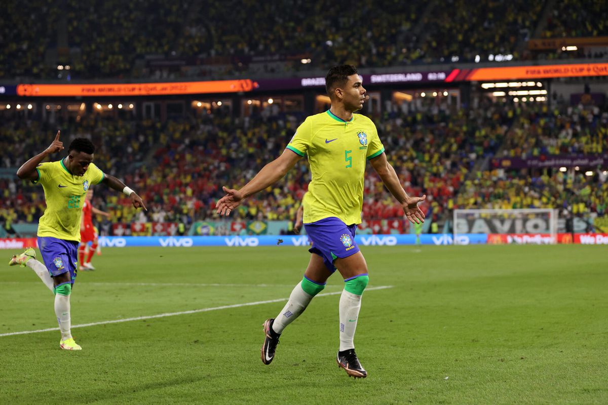 Casemiro knalt Brazilië na voetbalgevecht met Zwitsers naar KO-fase