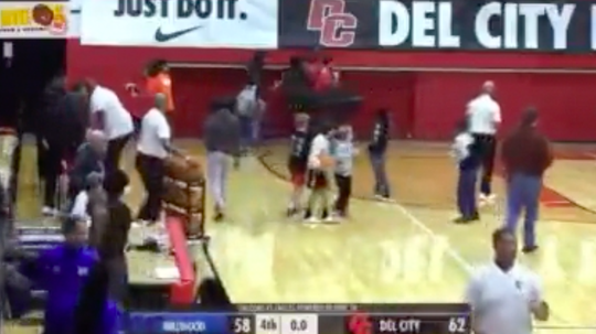 🎥 | Bizar: jeugdbasketballers in de VS schrikken zich rot na plotse schietpartij