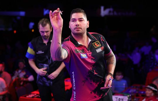 Jelle Klaasen overleeft 2 matchdarts op Lakeside en staat in kwartfinale WDF WK